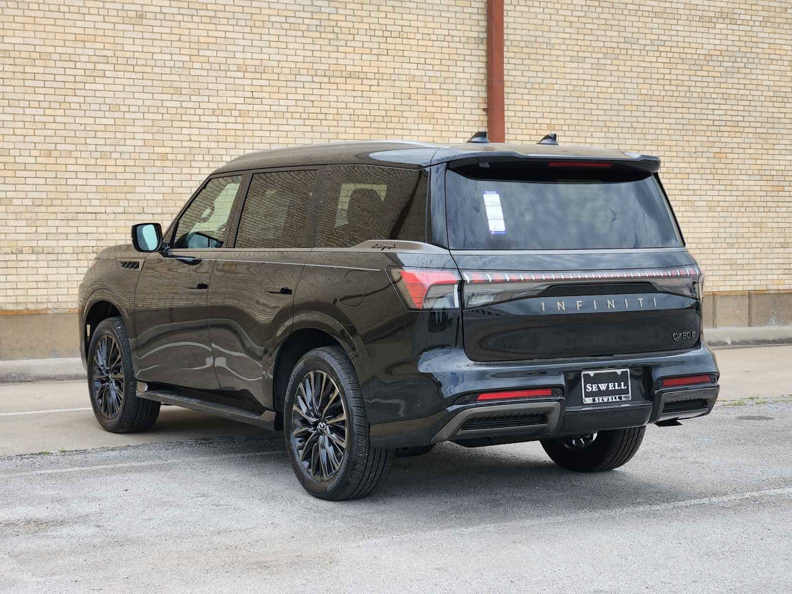 2025 Infiniti QX80 photo 4