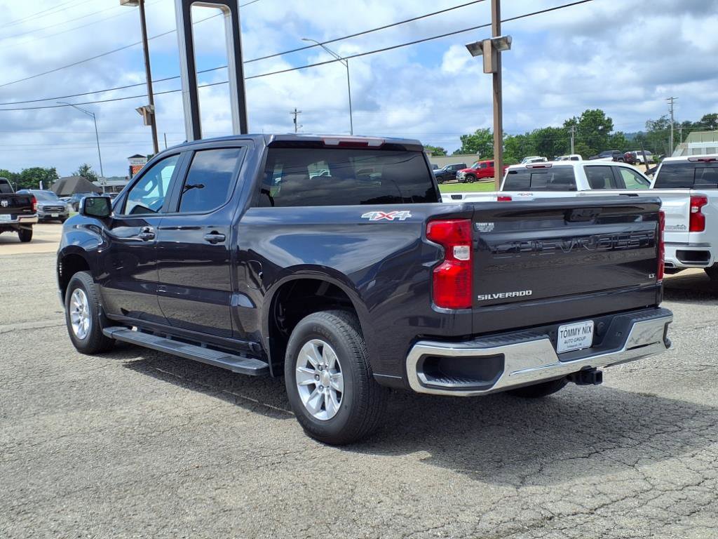 2022 Chevrolet Silverado 1500 LT photo 2