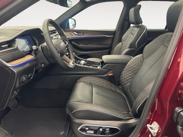 2025 Jeep Grand Cherokee Summit photo 10