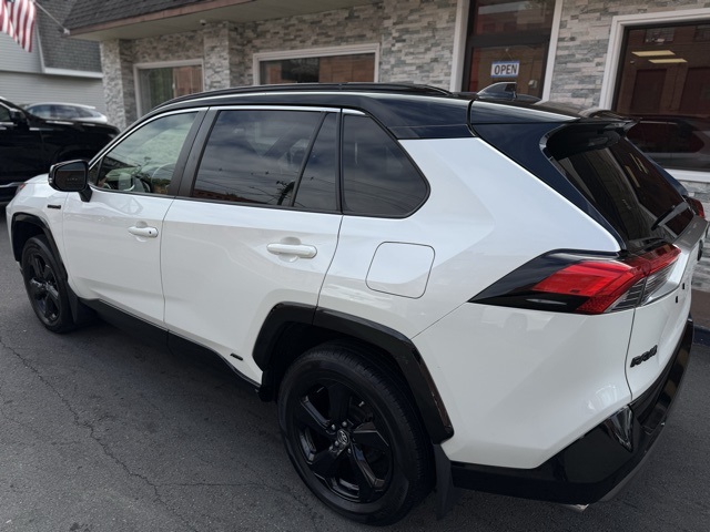 2019 Toyota RAV4 Hybrid XSE photo 4