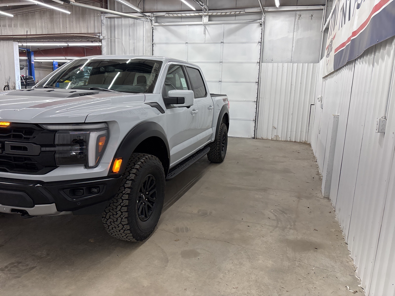 2025 Ford F-150 Raptor photo 3