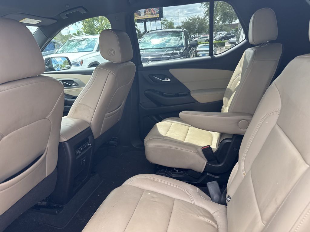 2022 Chevrolet Traverse Leather photo 7