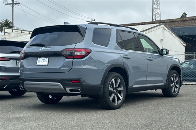 2025 Honda Pilot Touring photo 4