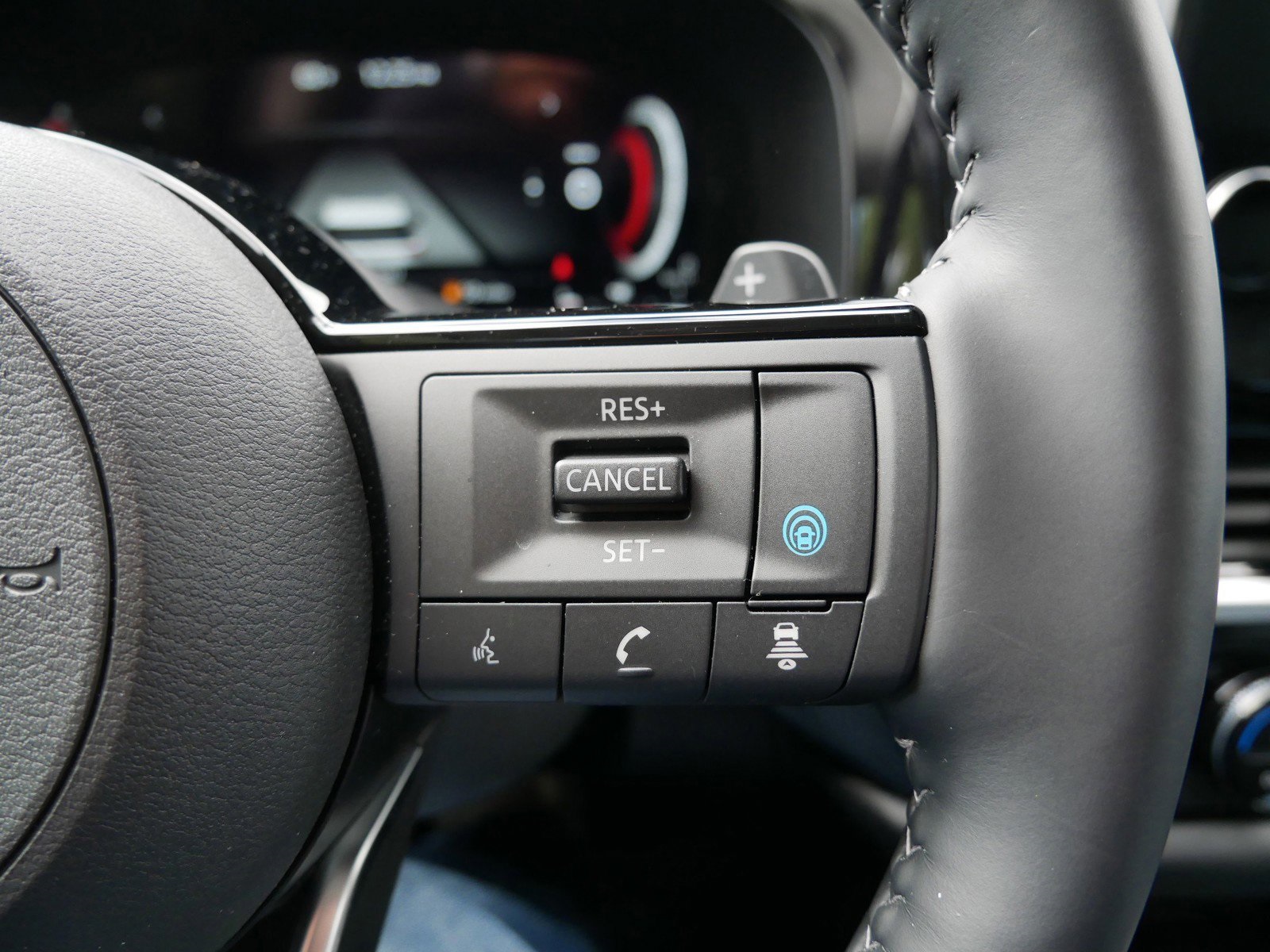 2025 Nissan Pathfinder Platinum photo 29