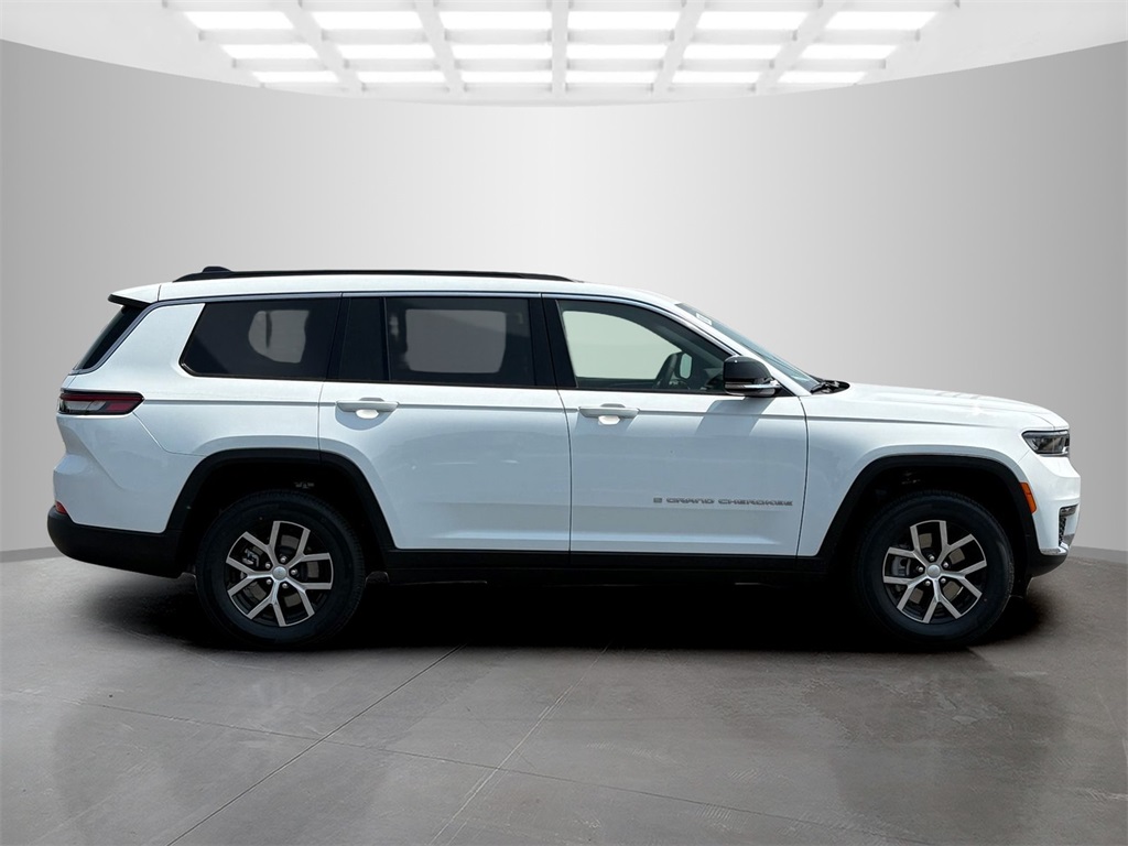 2025 Jeep Grand Cherokee Limited photo 2