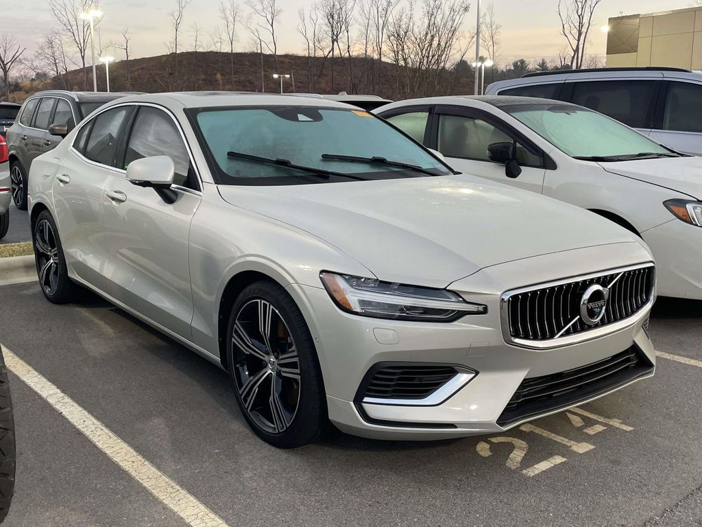 2022 Volvo S60 Inscription's photo