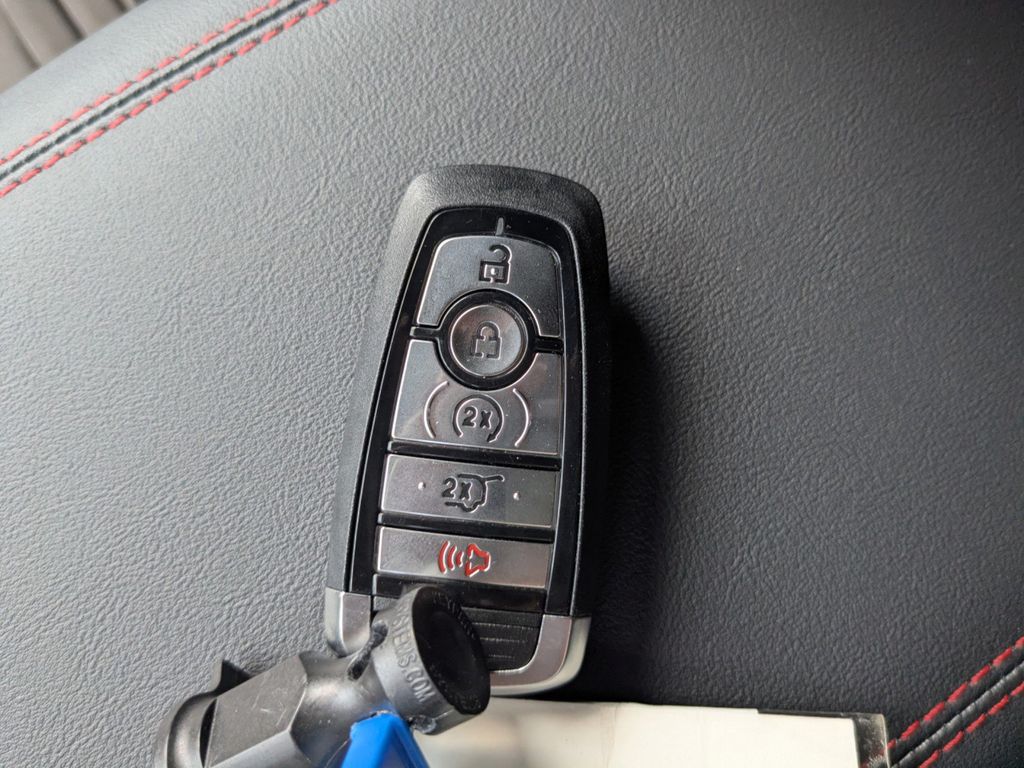 2025 Ford Explorer ST-Line photo 32