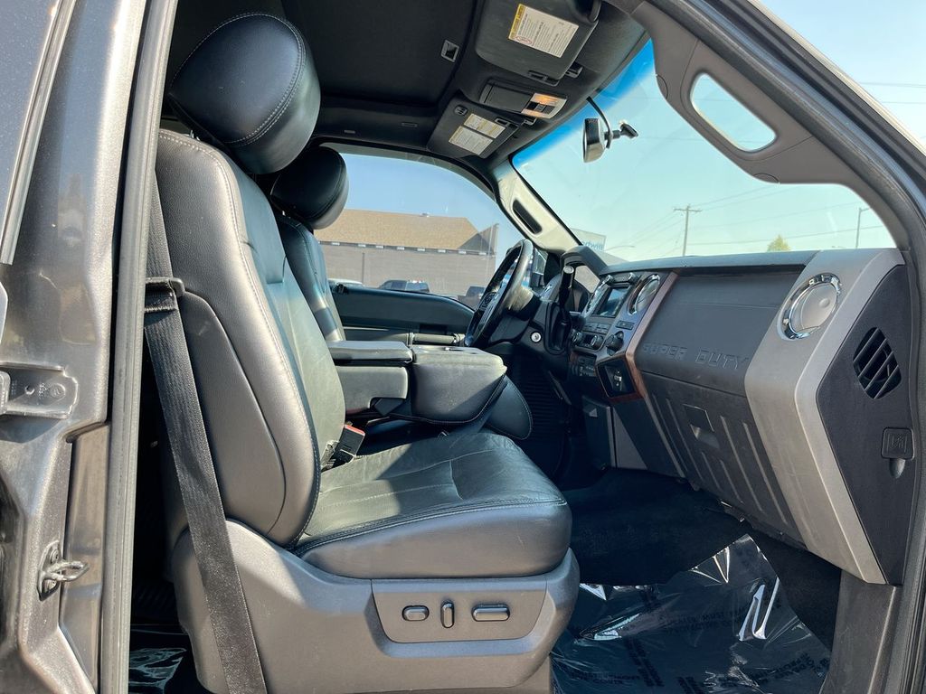 2012 Ford F-350 Lariat photo 19