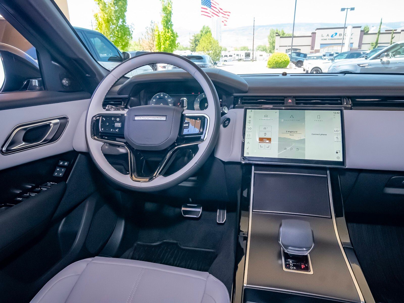 2026 Land Rover Range Rover Velar SE photo 32