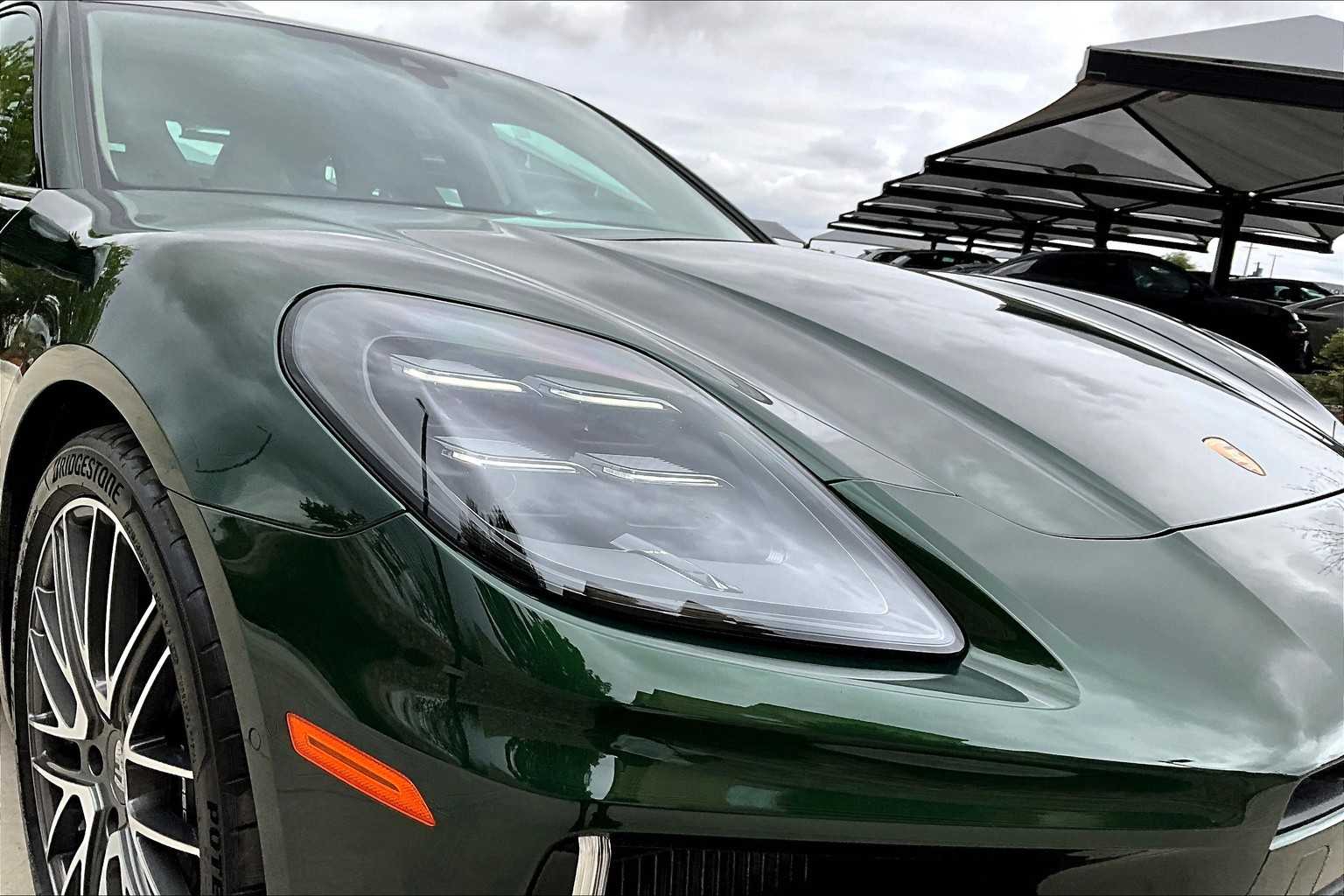 2025 Porsche Panamera 4 photo 12
