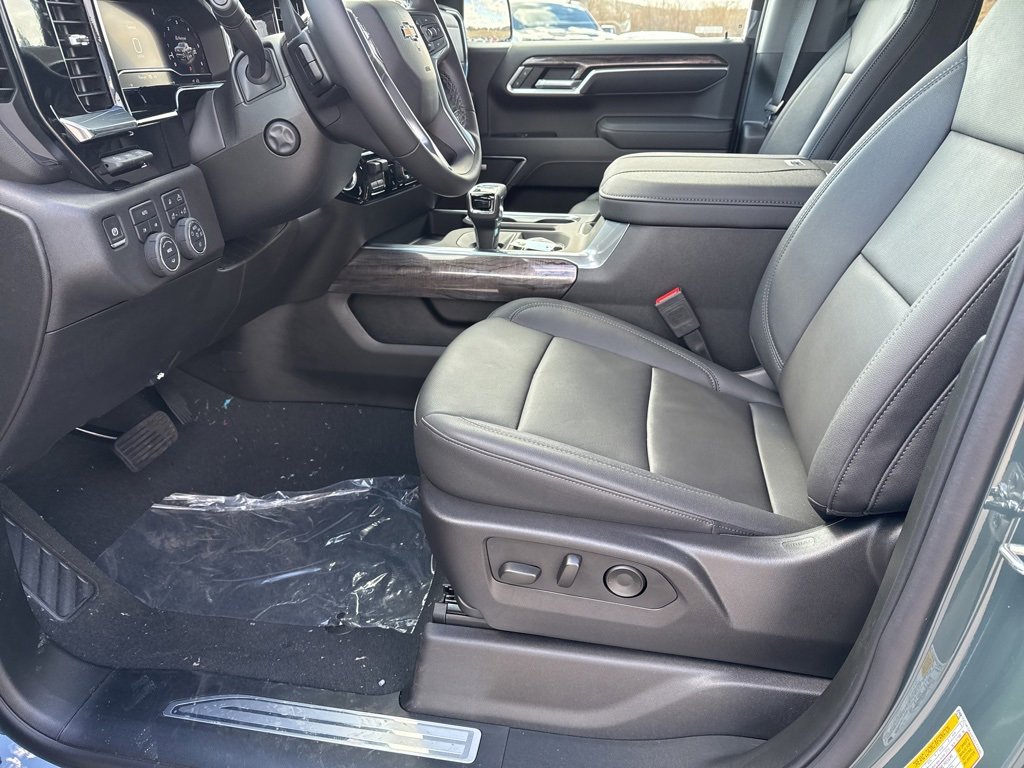 2025 Chevrolet Silverado 1500 LTZ photo 14