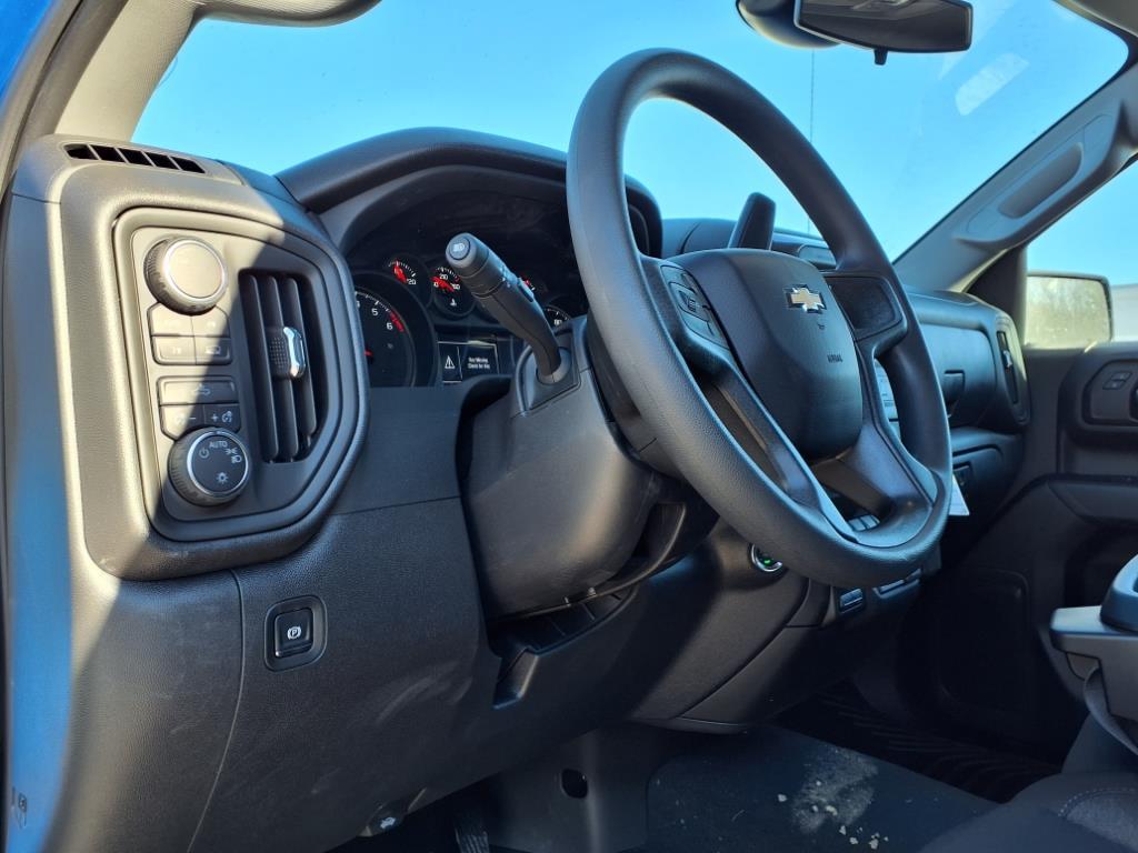 2025 Chevrolet Silverado 1500 Custom photo 8
