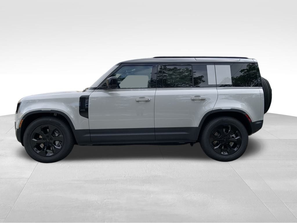2026 Land Rover Defender 110 S photo 5