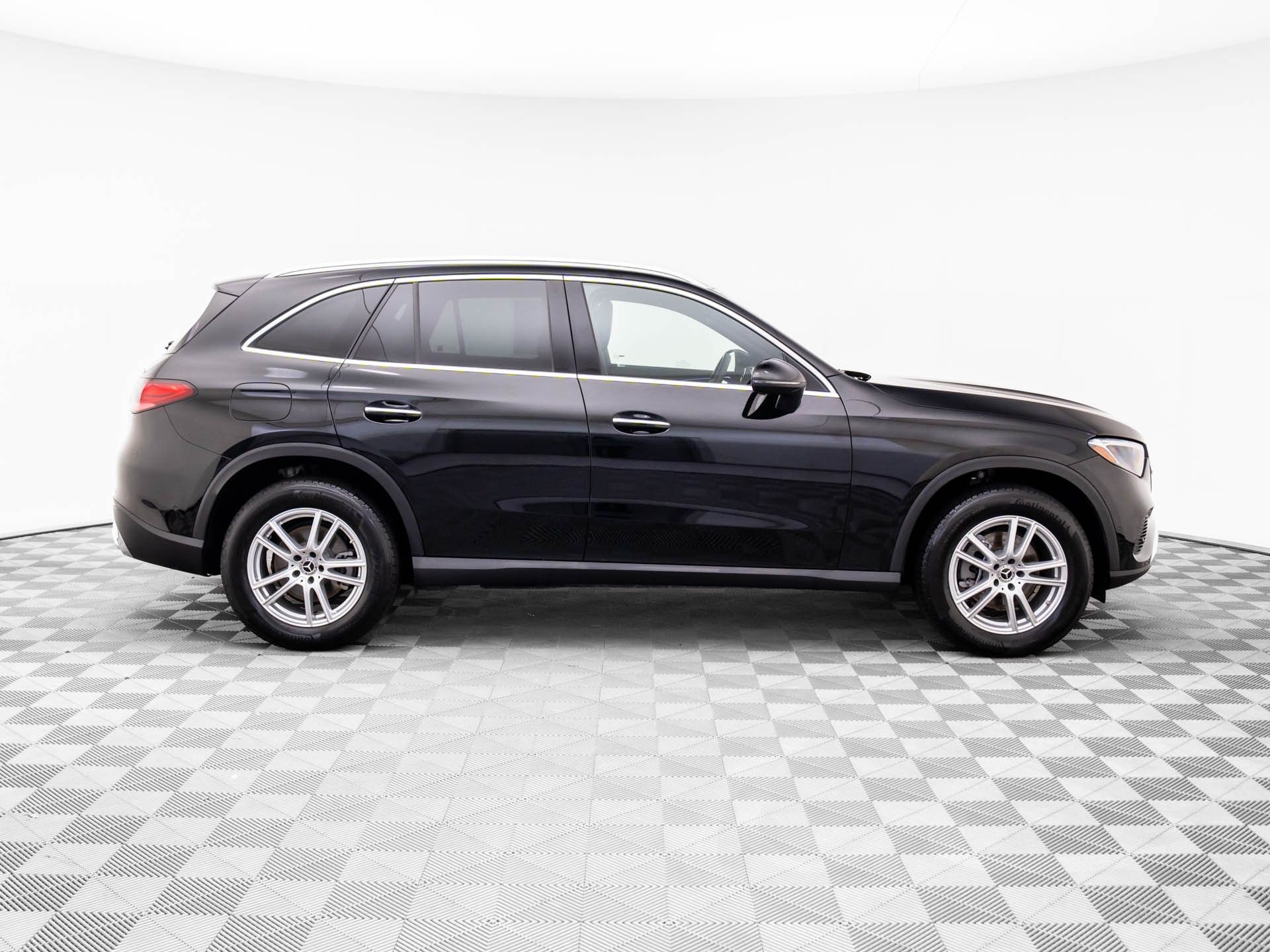 2025 Mercedes Benz GLC 300 4MATIC photo 7