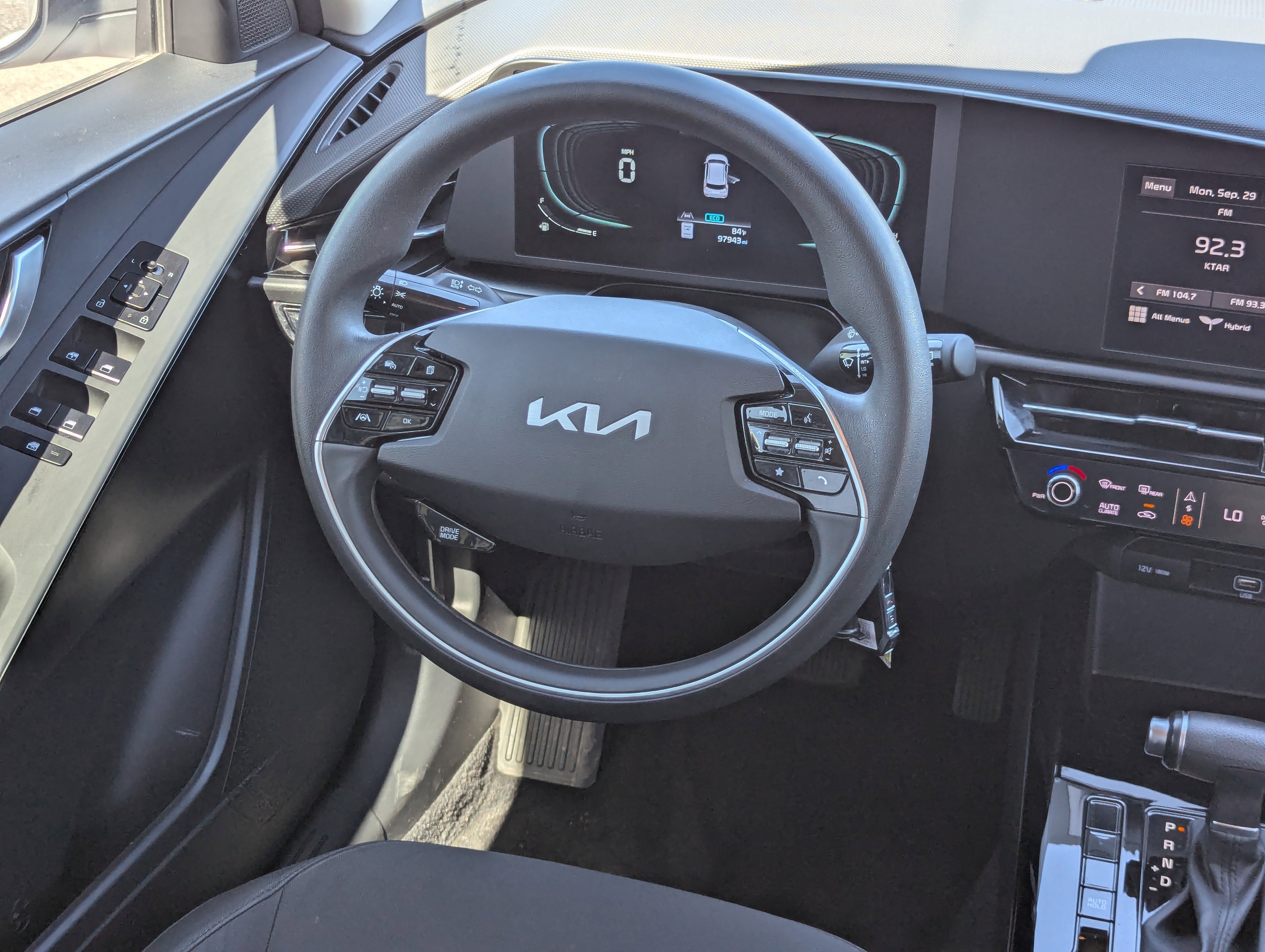 2024 Kia Niro LX photo 2