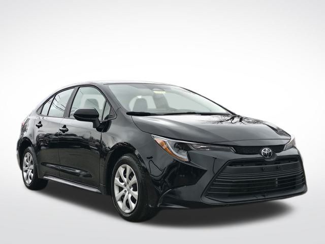 2024 Toyota Corolla LE's photo