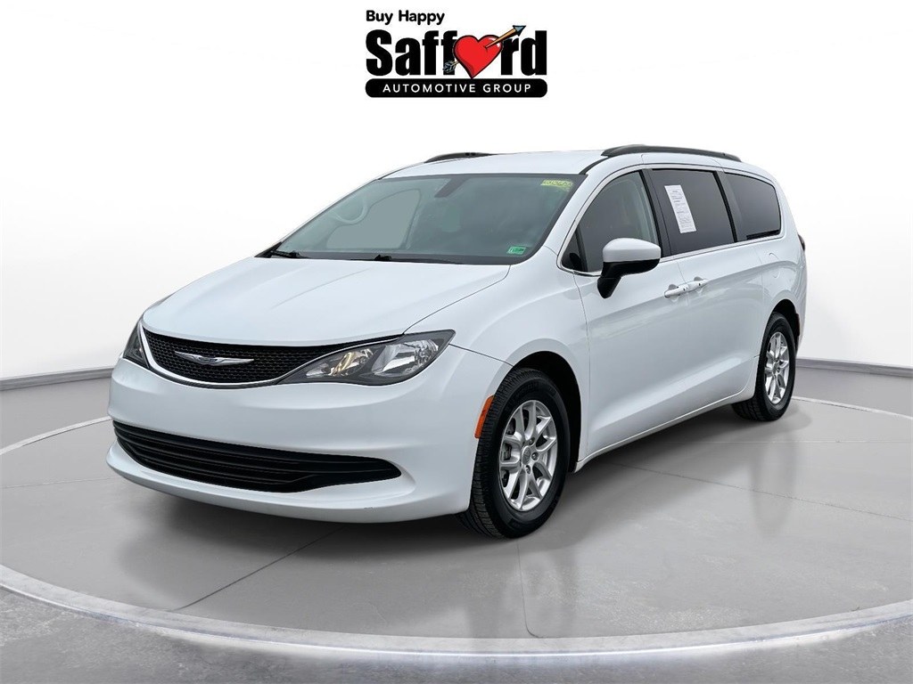 2020 Chrysler Voyager's photo