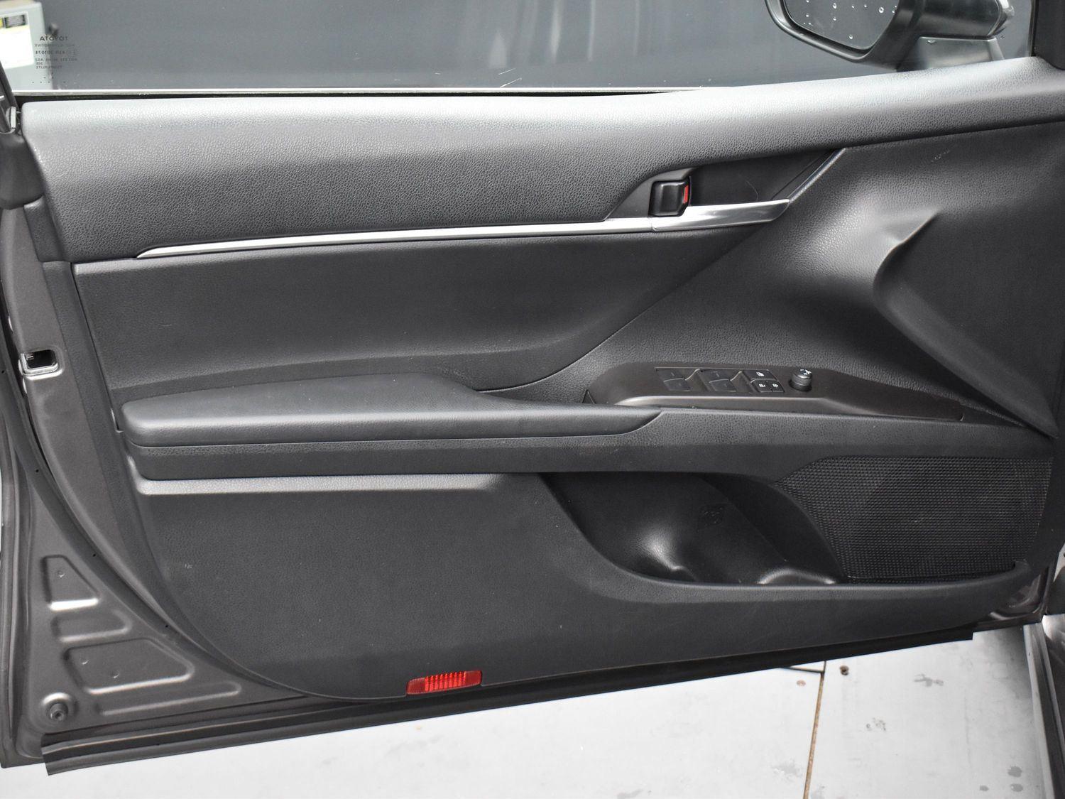 2022 Toyota Camry SE photo 10