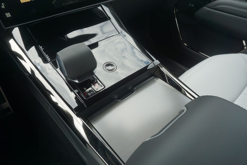 2025 Land Rover Range Rover Sport SE photo 13