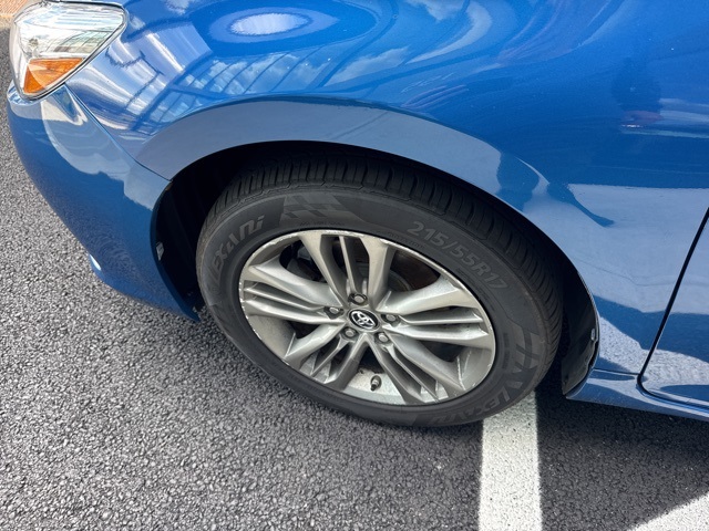 2017 Toyota Camry XLE photo 11