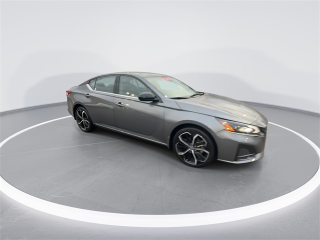 2024 Nissan Altima 2.5 SR photo 2