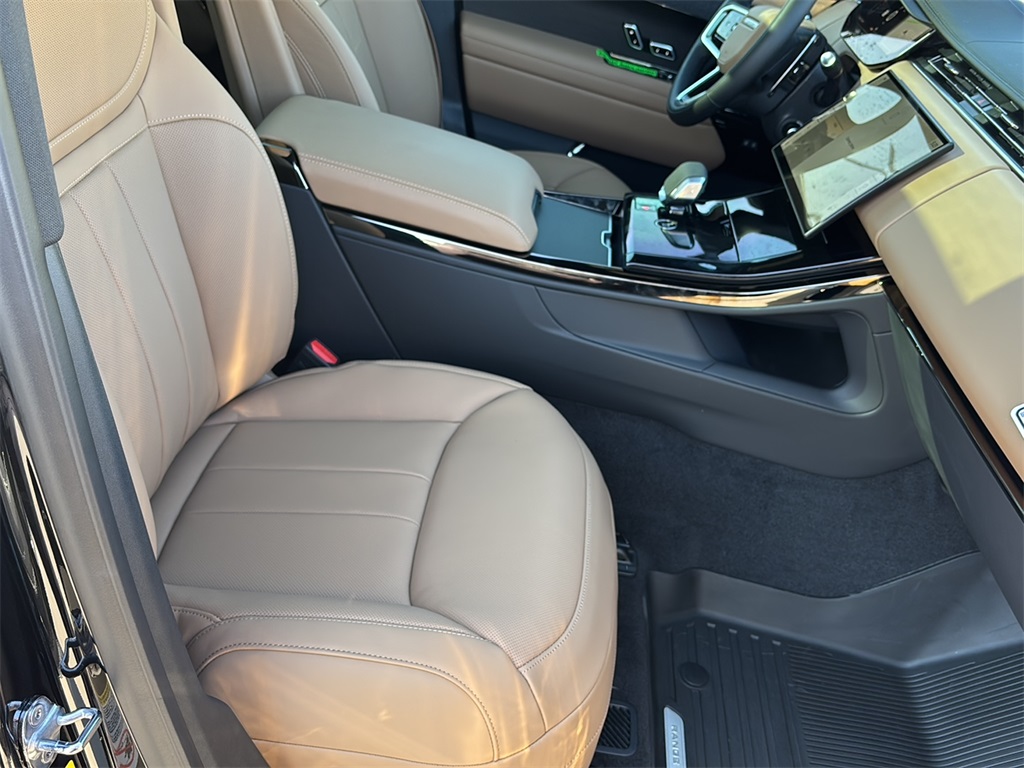2025 Land Rover Range Rover Sport SE photo 14