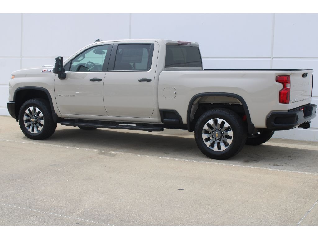 2026 Chevrolet Silverado 2500HD Custom photo 3