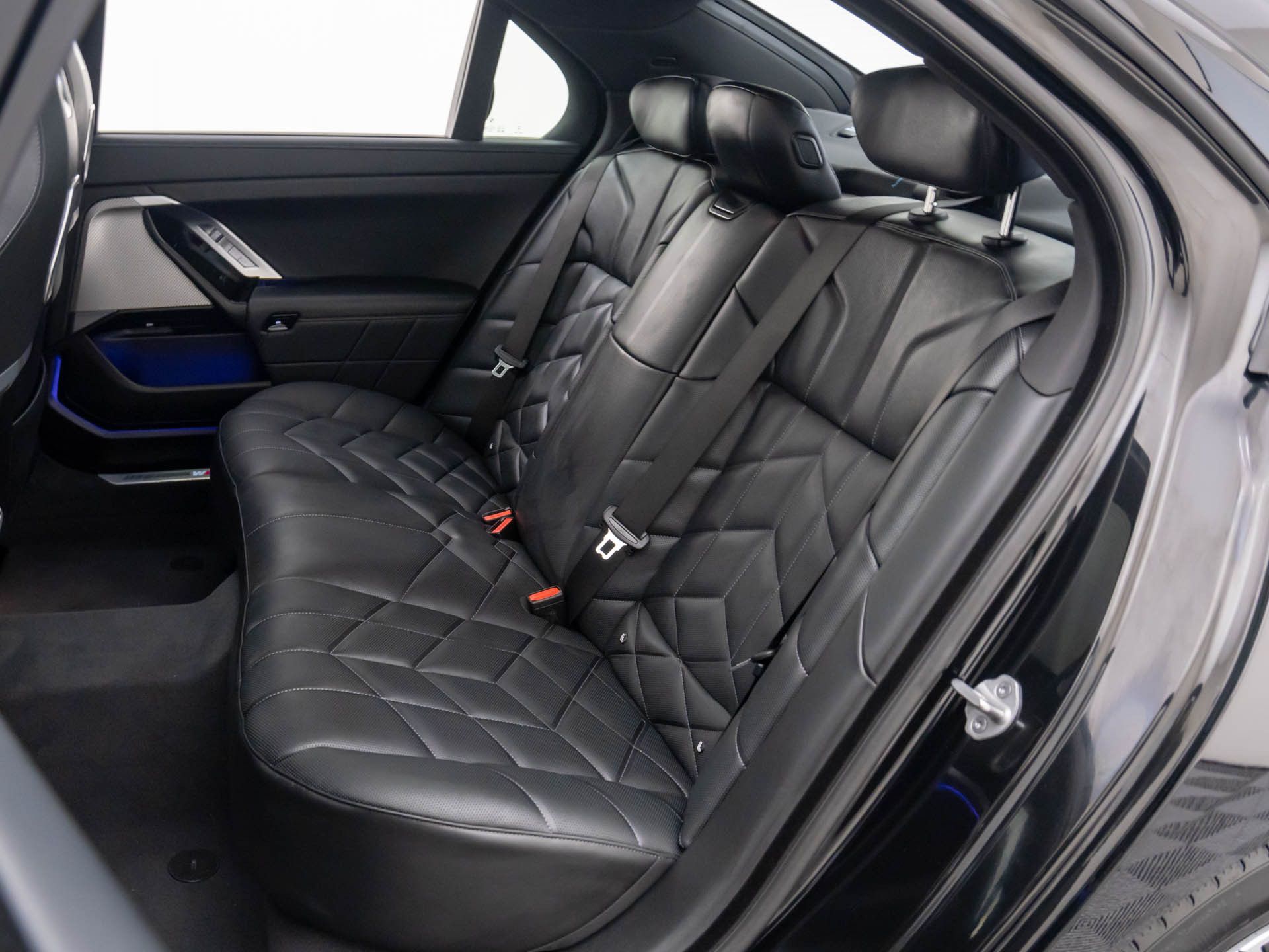 New 2025 Black Sapphire Metallic BMW 750e xDrive image 16