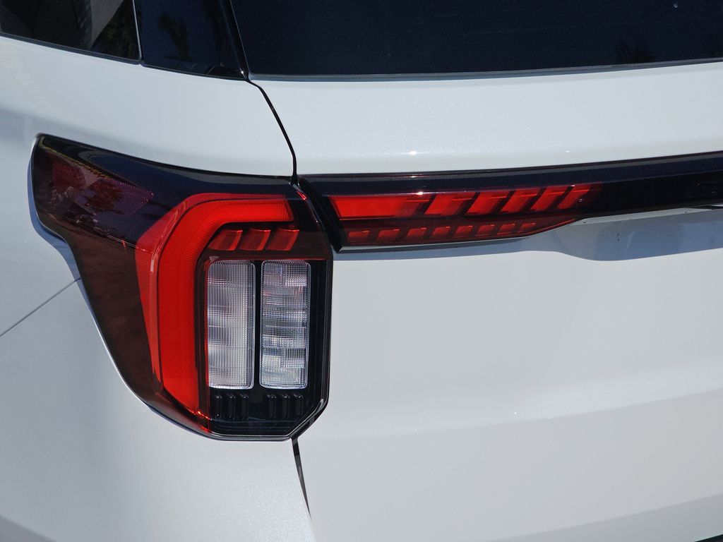 2025 Ford Explorer ST photo 38