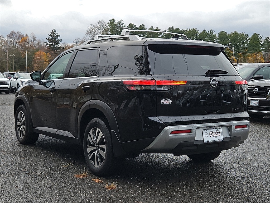 2025 Nissan Pathfinder SL photo 2