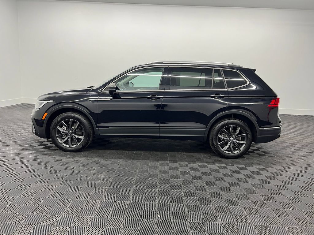 2022 Volkswagen Tiguan SE photo 2