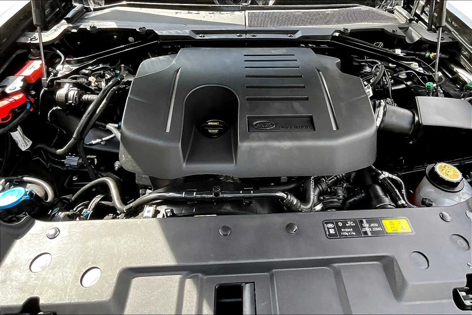 2023 Land Rover Defender SE photo 22
