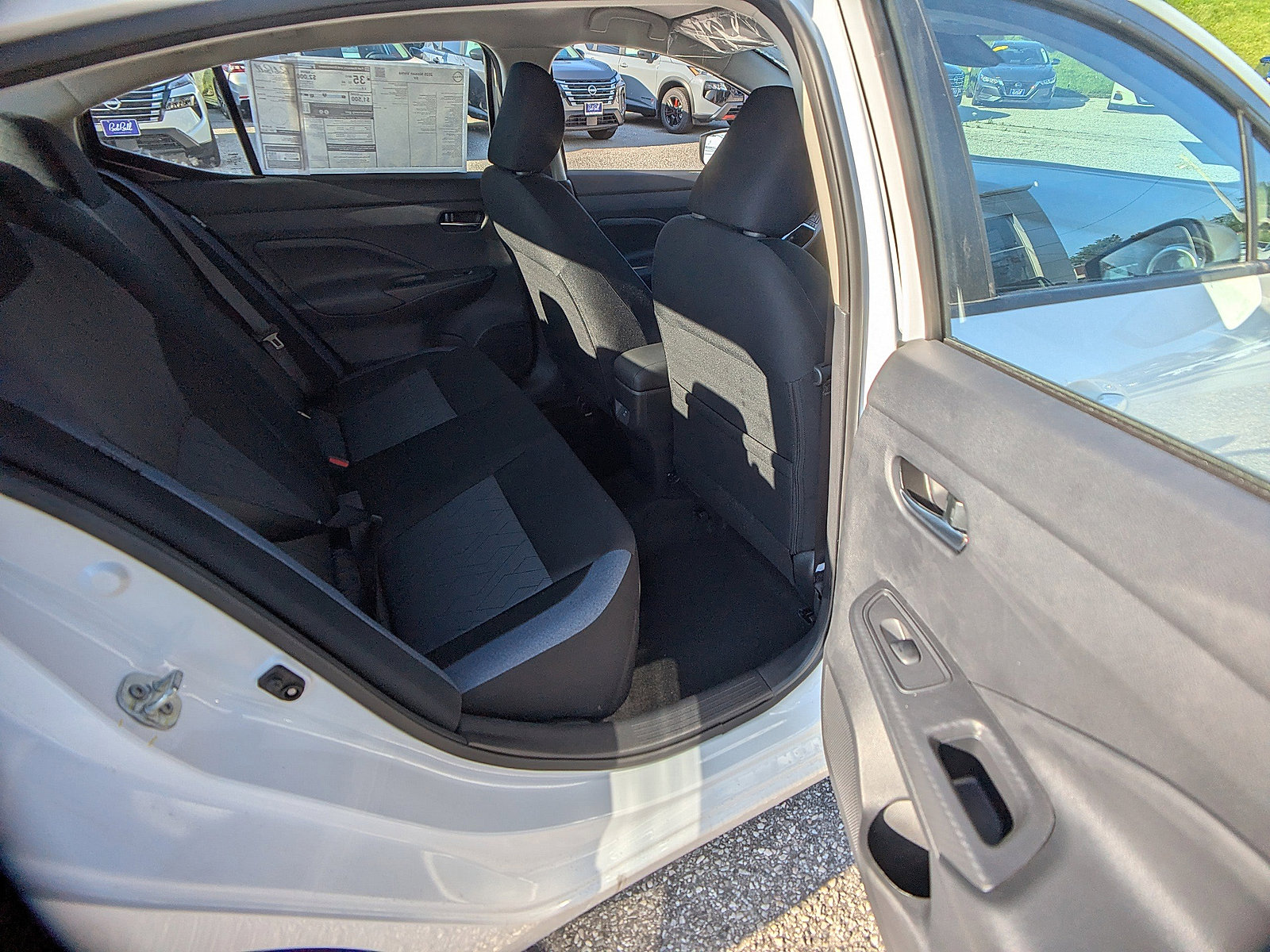 2025 Nissan Versa 1.6 SV photo 4