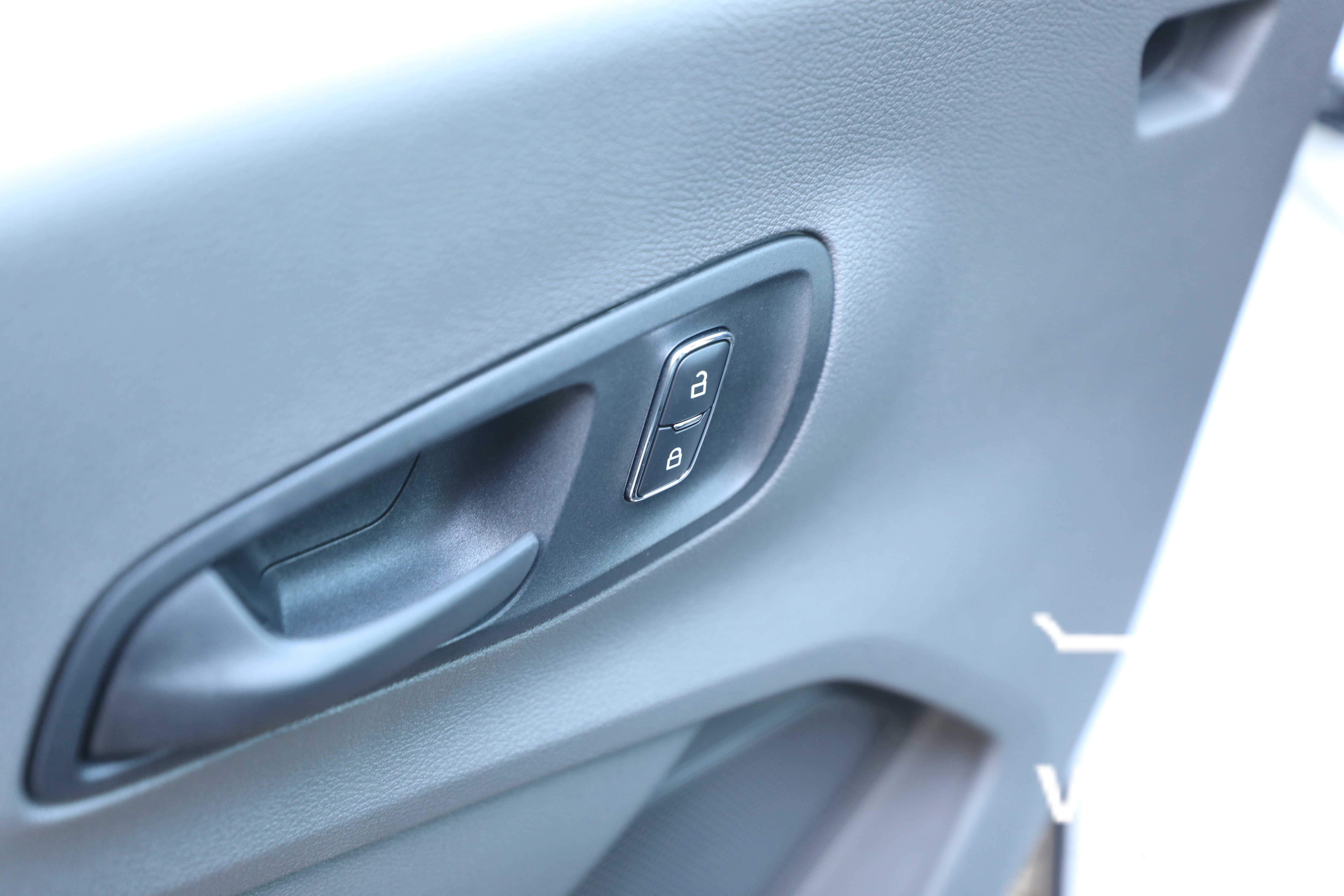 2025 Ford Transit Cargo Van XL photo 4