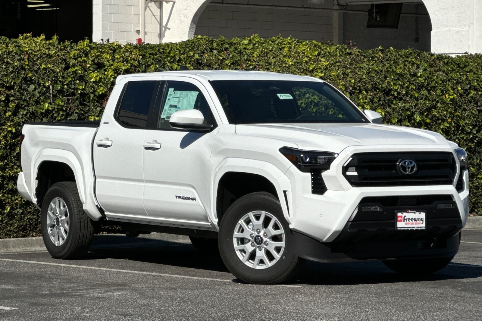 2025 Toyota Tacoma SR5 4x4 Double Cab photo 2