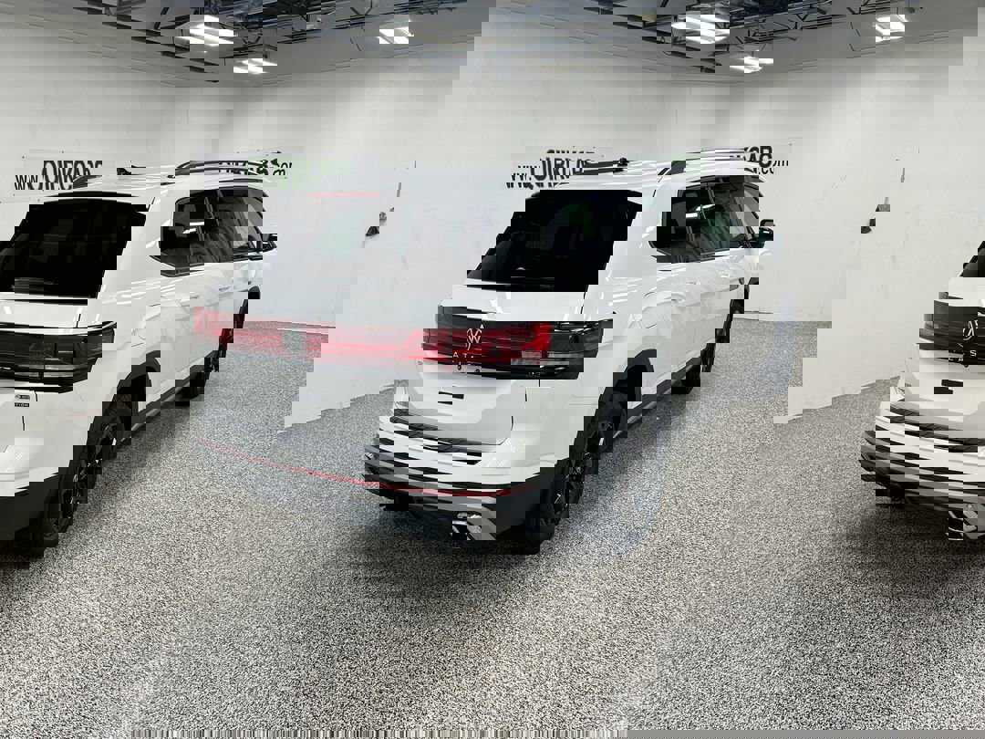 2026 Volkswagen Atlas Peak Edition SE photo 4