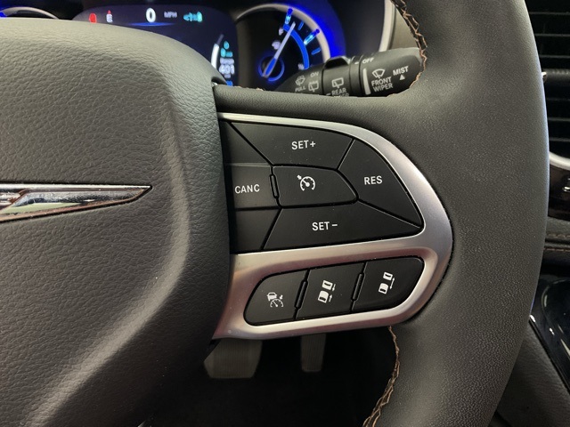 2024 Chrysler Pacifica Hybrid Pinnacle photo 13