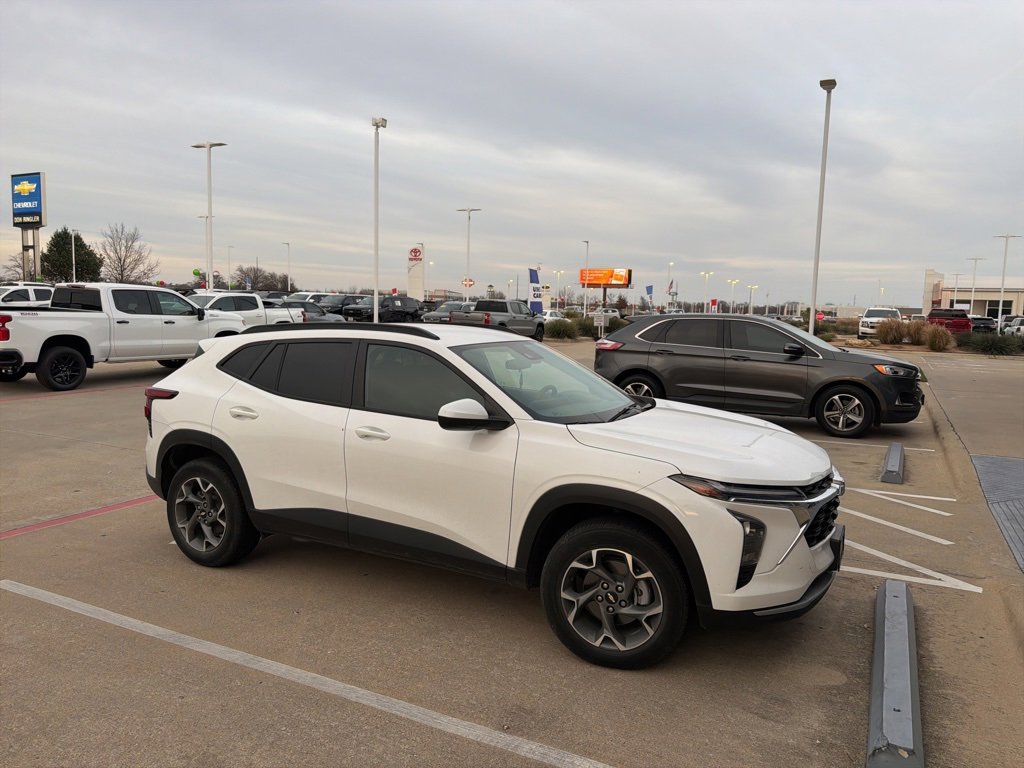 2024 Chevrolet Trax LT's photo