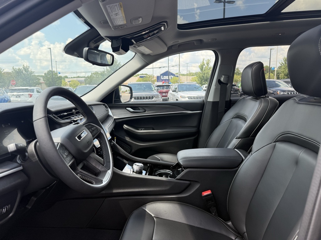 2023 Jeep Grand Cherokee Limited photo 13