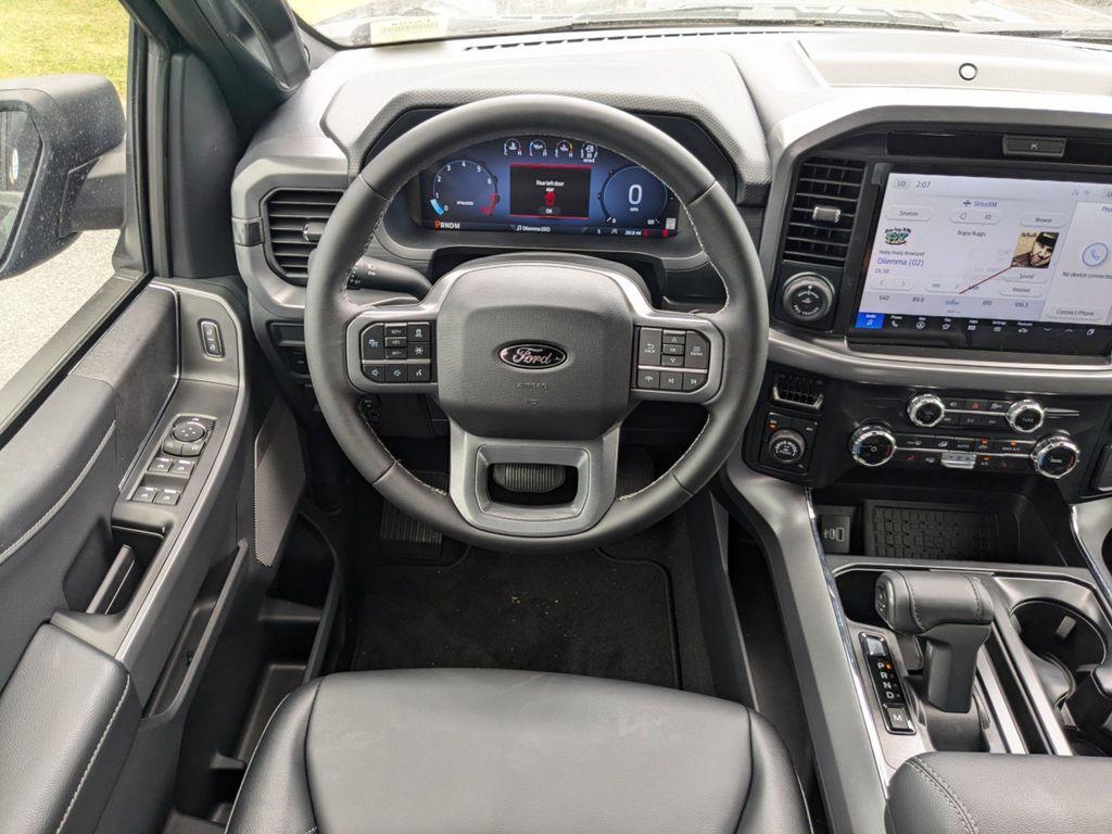 2025 Ford F-150 XLT photo 16