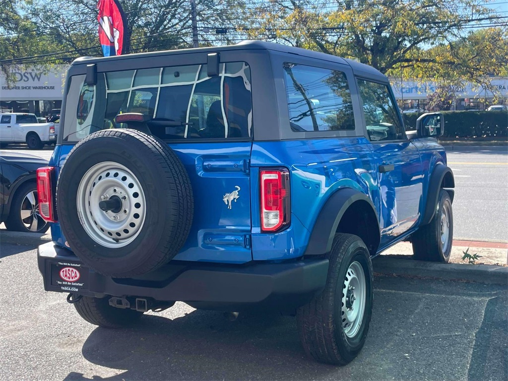 2023 Ford Bronco Base photo 4