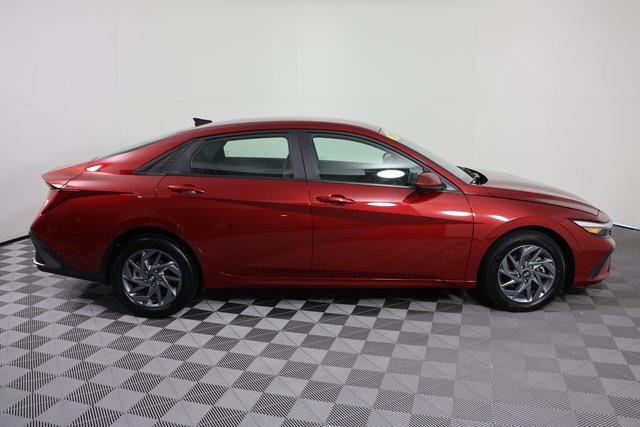 2024 Hyundai Elantra Hybrid Blue photo 9