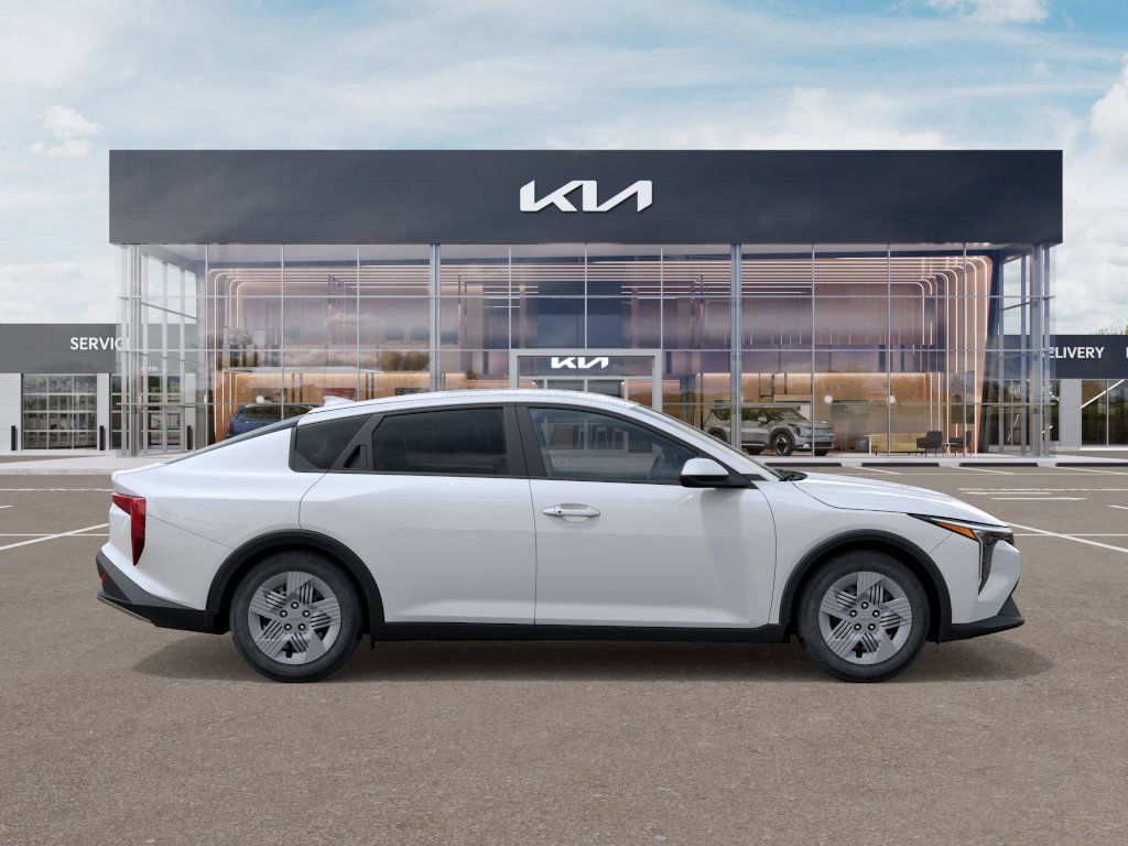 2025 Kia K4 LXS photo 6
