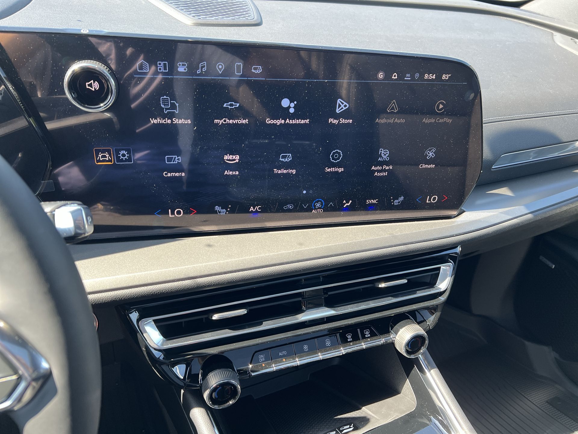 2025 Chevrolet Traverse photo 13