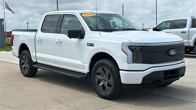 2025 Ford F-150 Lightning Flash's photo