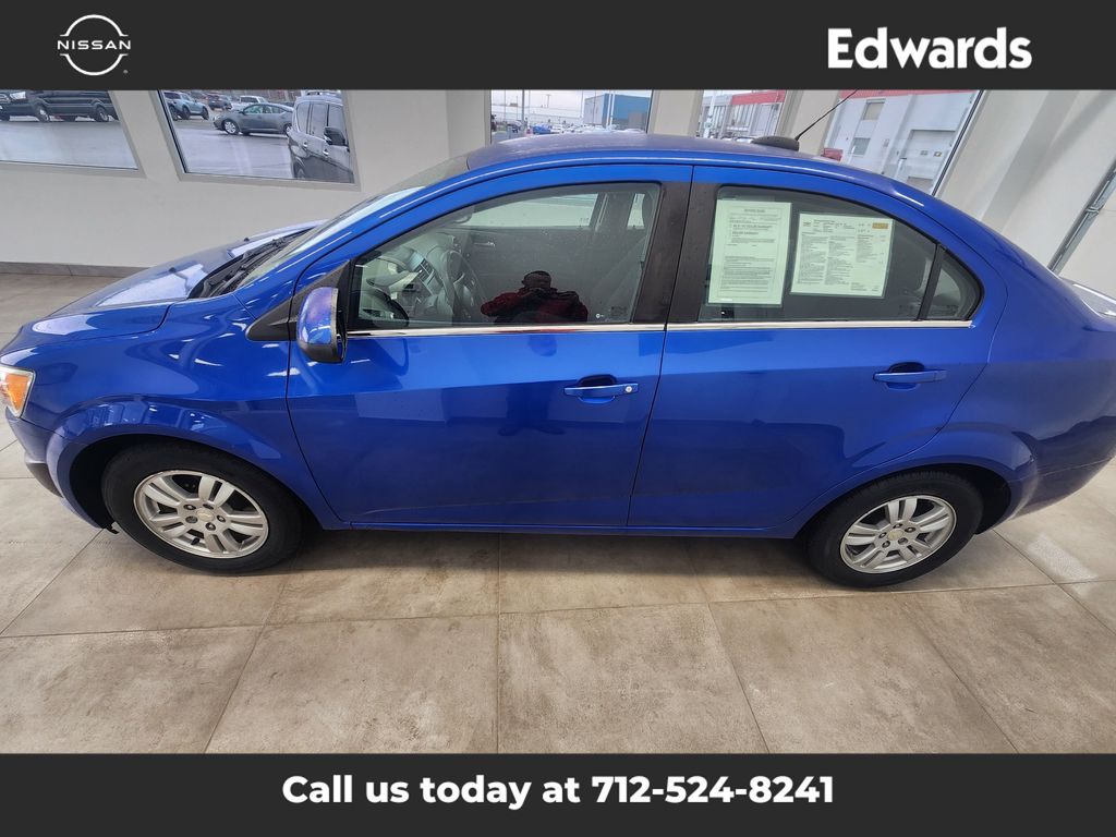 2016 Chevrolet Sonic LT photo 4