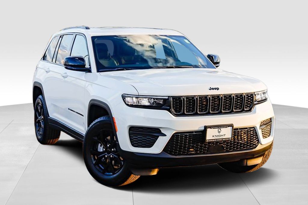 2025 Jeep Grand Cherokee Laredo Altitude photo 2