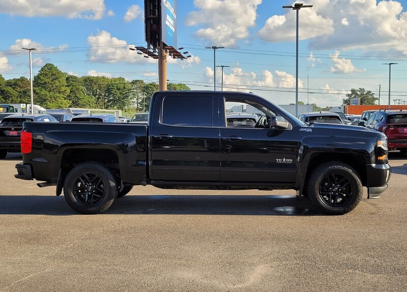 2018 Chevrolet Silverado 1500 LT2 photo 2