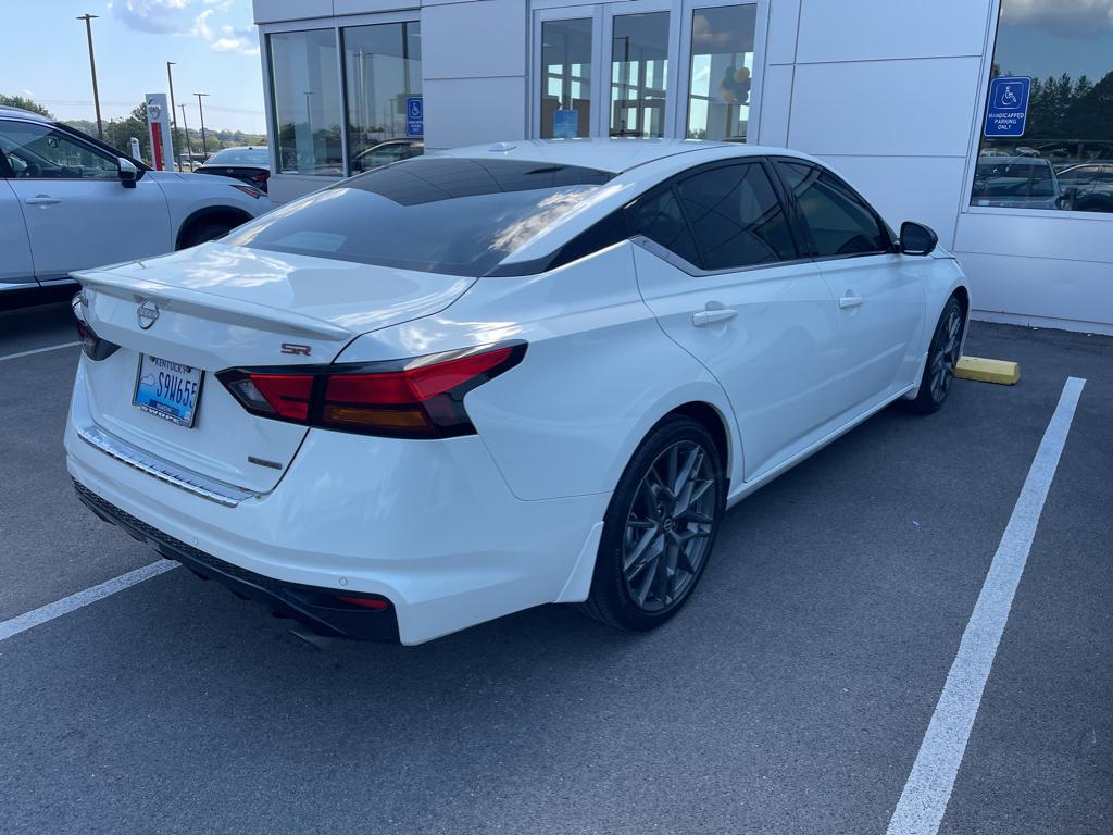 2023 Nissan Altima SR photo 3