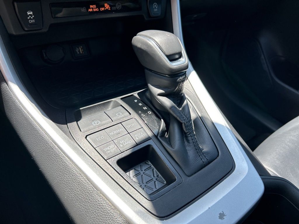 2023 Toyota RAV4 XLE Premium photo 29